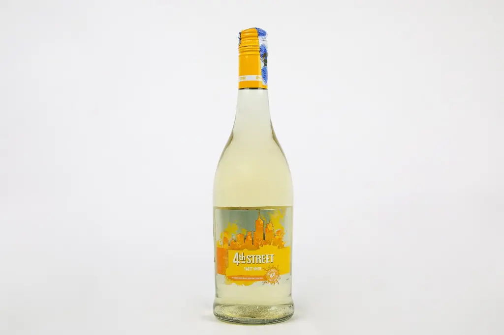 Greenspoon-4th-street-sweet-wine-2-of-1.webp